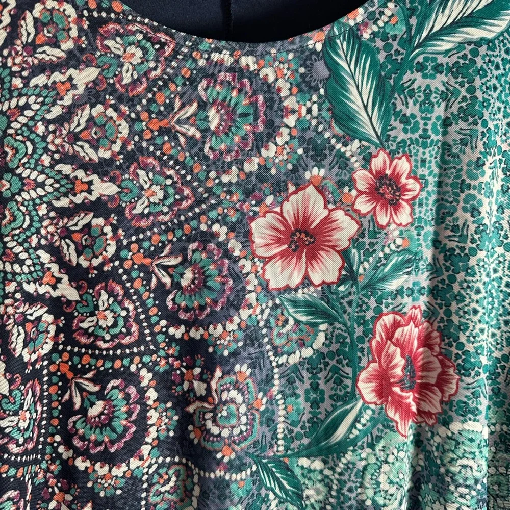 Women’s Catherine’s plus size blouse SZ 2X kaftan style W/ attached camisole - Picture 10 of 12